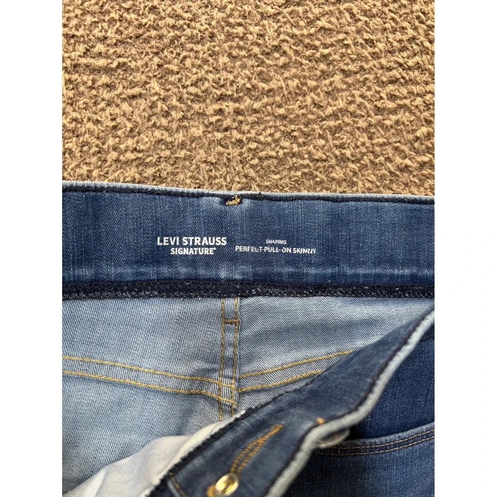 Levi Strauss Signature Shaping Perfect Pull-On Skinny Jeans Medium Wash Size 4 S